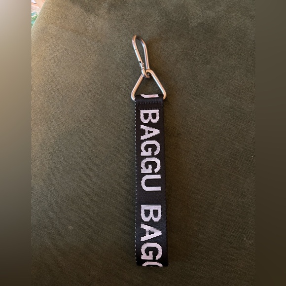 BAGGU Black and White Keychain with Metal Clip - Picture 1 of 2